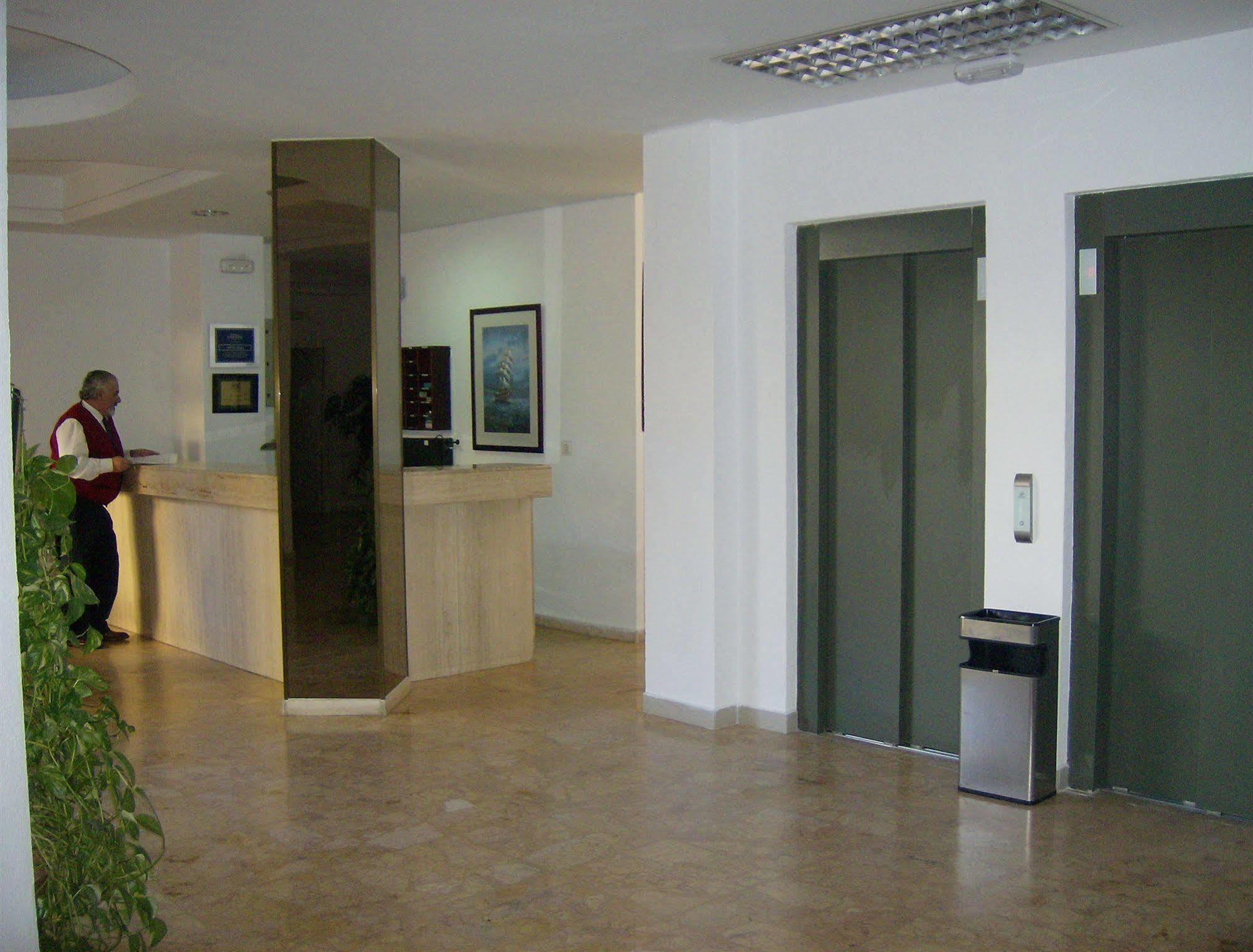 Apartamentos El Velero 토레몰리노스 외부 사진